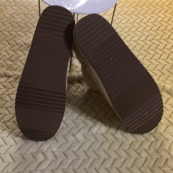 Old Navy Faux fur beige size 9 ankle boots - Picture 3 of 5